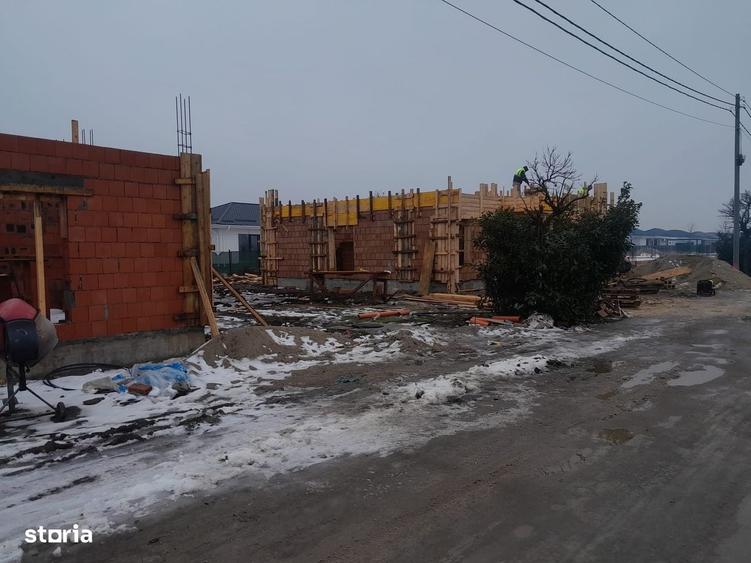 Casă cu 4 camere în Dimieni
