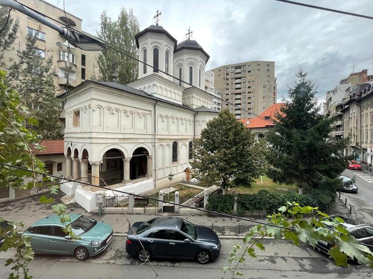 Apartament cu 4 camere decomandat, mobilat în Unirii