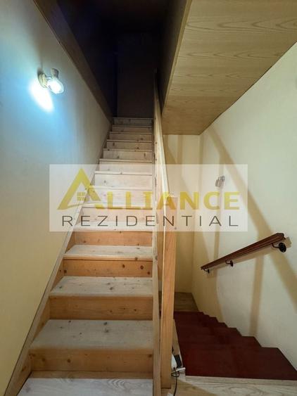Casă individuală cu 6 camere cu Canalizare în Pădurișu