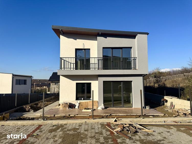 Casă cu 4 camere cu Teren 300 Mp în Bucium