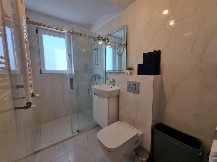 Apartament cu 2 camere semidecomandat, mobilat în Apărătorii Patriei