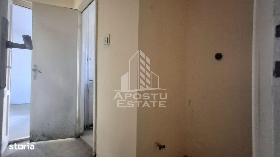 Apartament cu 2 camere decomandat în Polivalentă