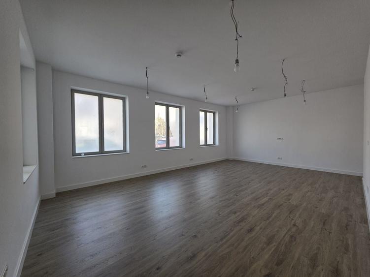 Apartament cu 3 camere decomandat, mobilat în P-ța Universității