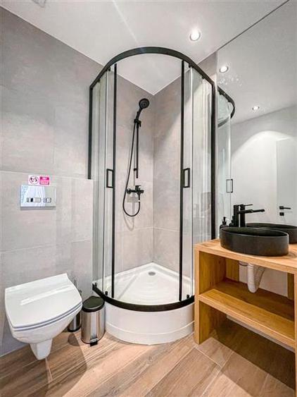Apartament cu 4 camere decomandat în Central
