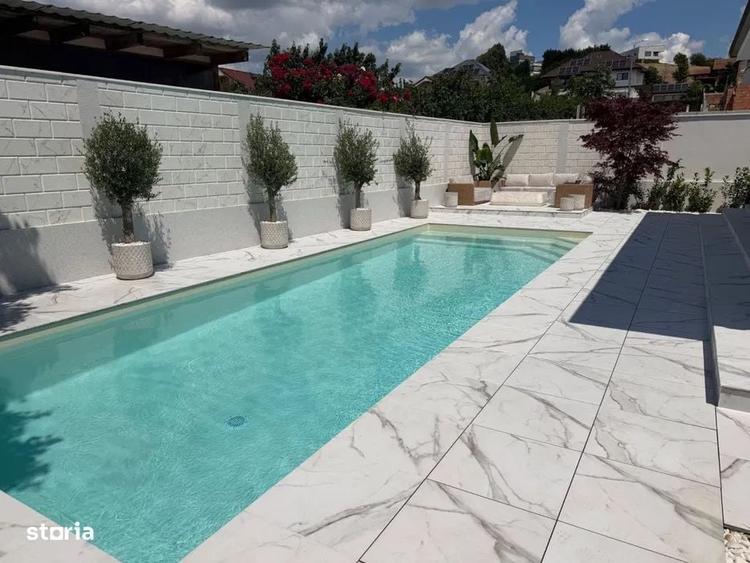 Casă cu 4 camere cu Piscina în Central