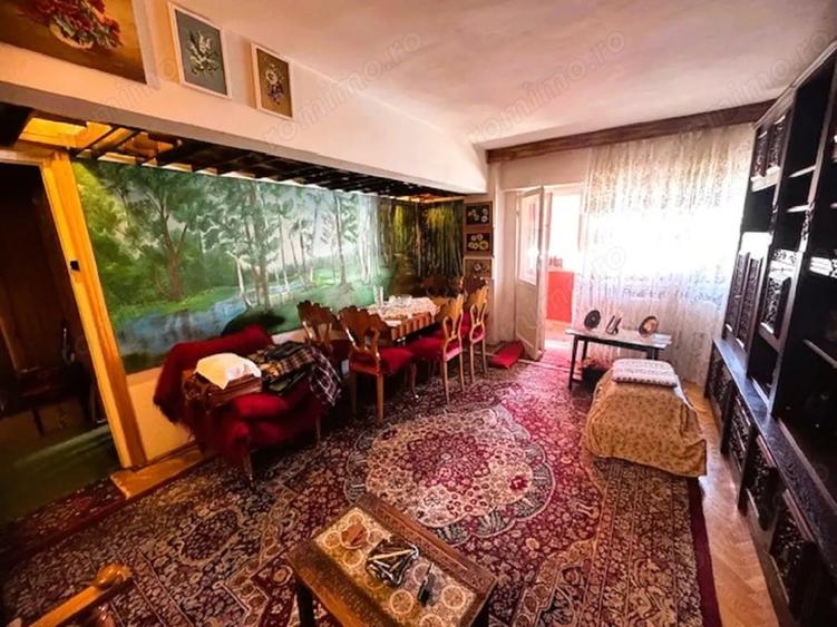 Apartament cu 4 camere decomandat în Central
