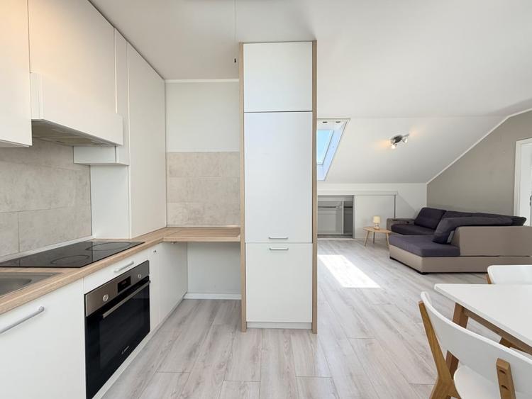 Apartament cu 3 camere decomandat, mobilat în Dumbrăvița