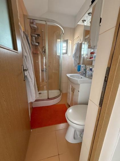 Apartament cu 4 camere decomandat, mobilat în Sărari