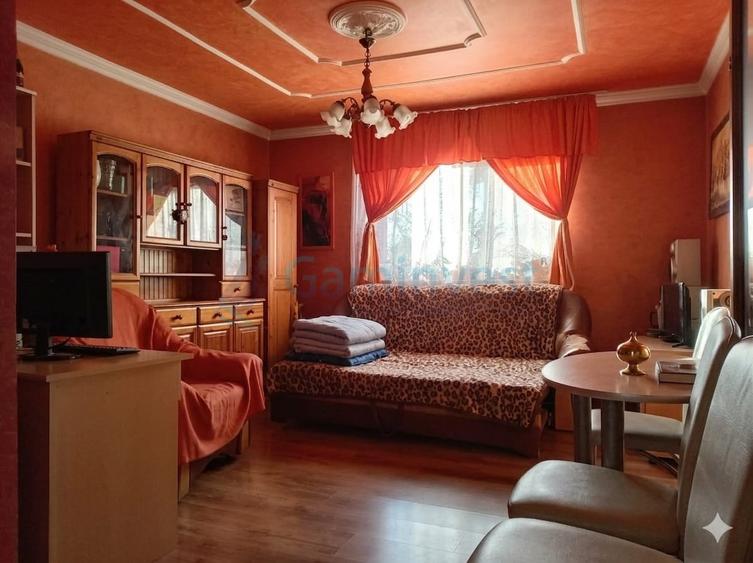 Casă individuală cu 5 camere cu Canalizare în Episcopia Bihorului
