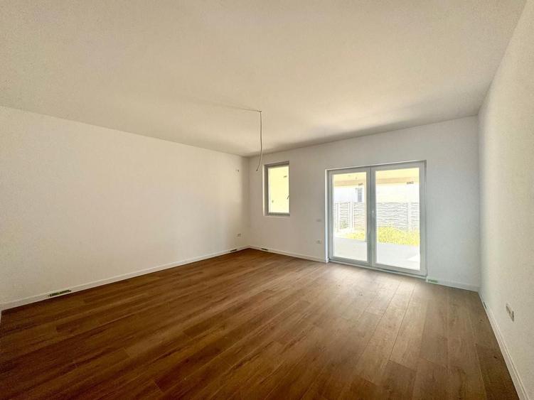 Duplex cu 4 camere cu Canalizare în Chișoda