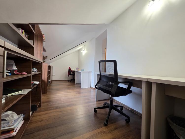 Duplex cu 4 camere cu Canalizare în Stupini