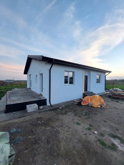 Casă individuală cu 3 camere cu Teren 450 Mp în Cumpăna
