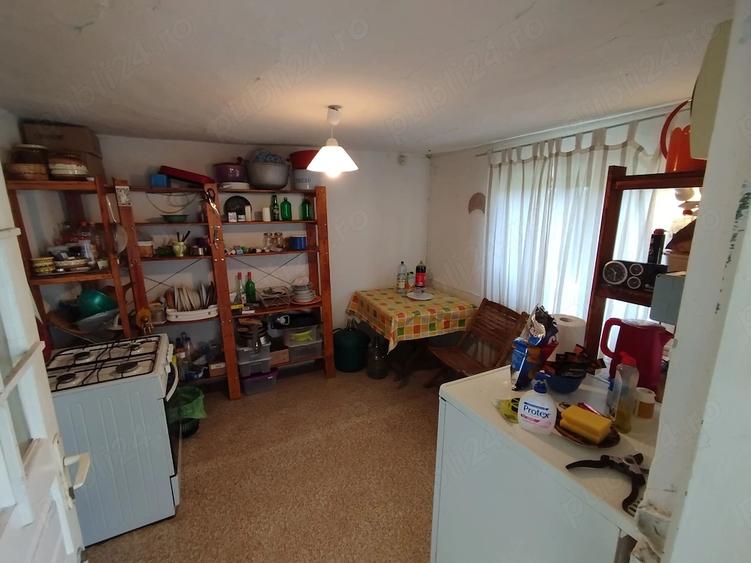 Casă cu 5 camere cu Teren 1450 Mp în Goleasca