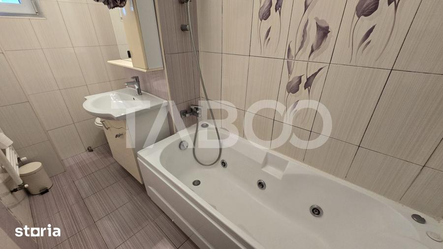 Apartament de vanzare 2 camere decomandate bloc cu lift zona Centrala - 1