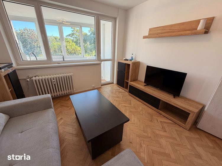 Apartament cu 2 camere decomandat în Titan