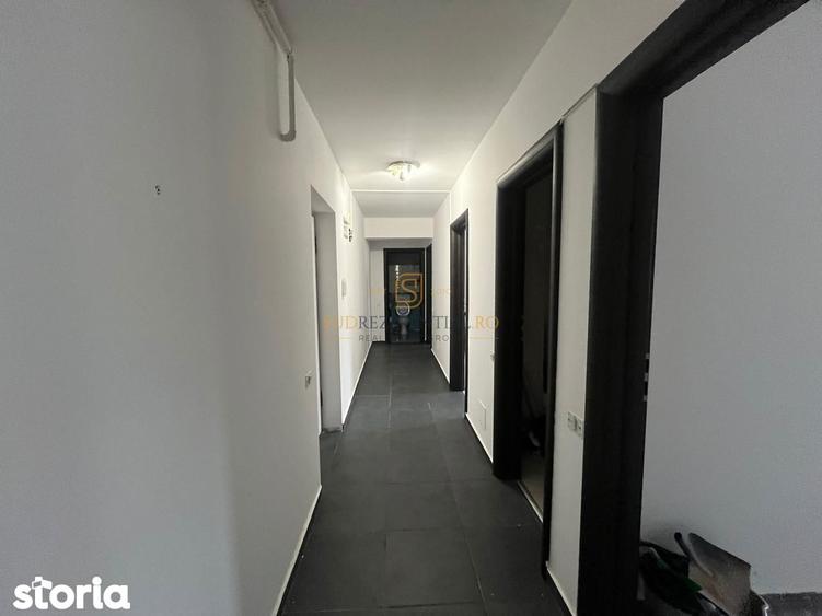 Apartament cu 3 camere decomandat în Metalurgiei