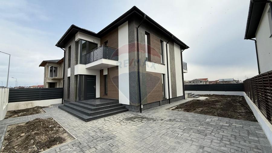 Casă individuală cu 4 camere cu Teren 330 Mp în Obor