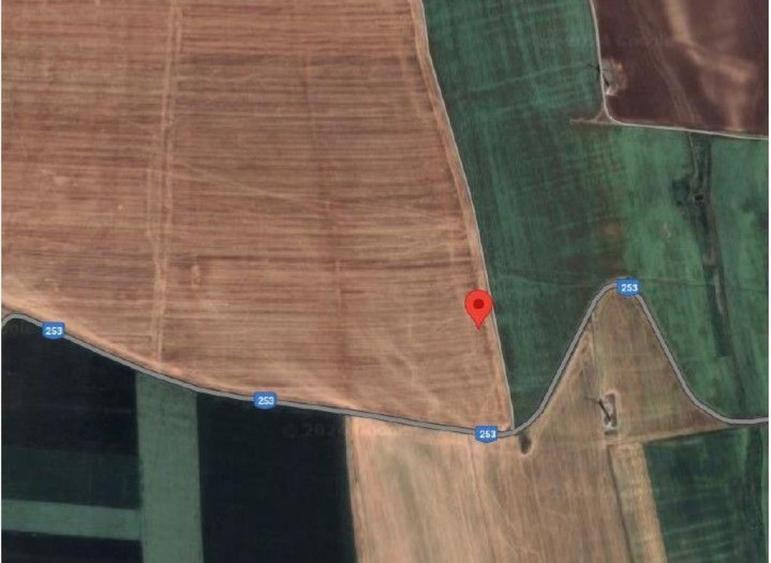 Teren de 6498 mp, în Corni