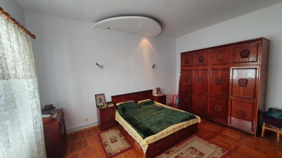 Casă individuală cu 5 camere cu Canalizare în Ultracentral
