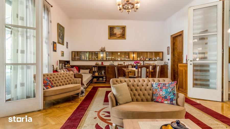 Apartament cu 5 camere în Gruia