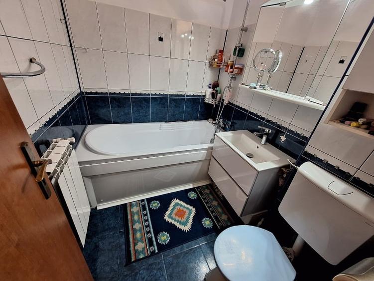 Apartament cu 2 camere semidecomandat, mobilat în Central