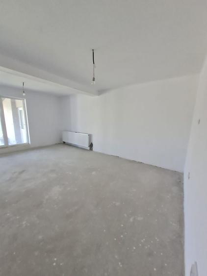 Duplex cu 4 camere cu Canalizare în Parța
