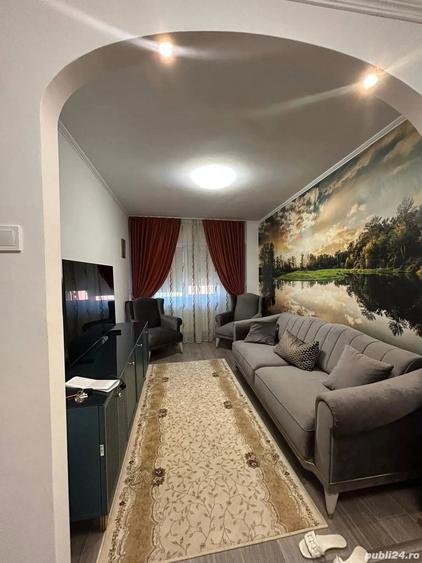 Apartament cu 3 camere decomandat în Central