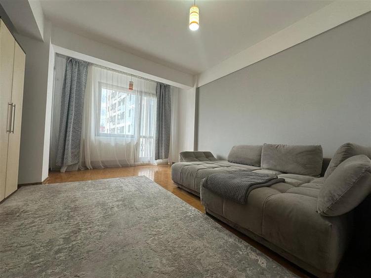 Apartament cu 2 camere decomandat în Palat
