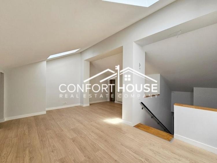 Duplex cu 7 camere cu Canalizare în Iancu Nicolae