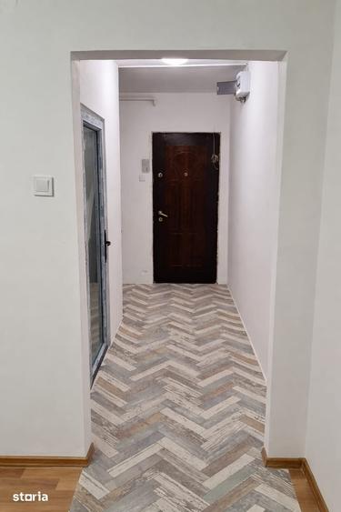 Apartament cu 3 camere decomandat în Astra