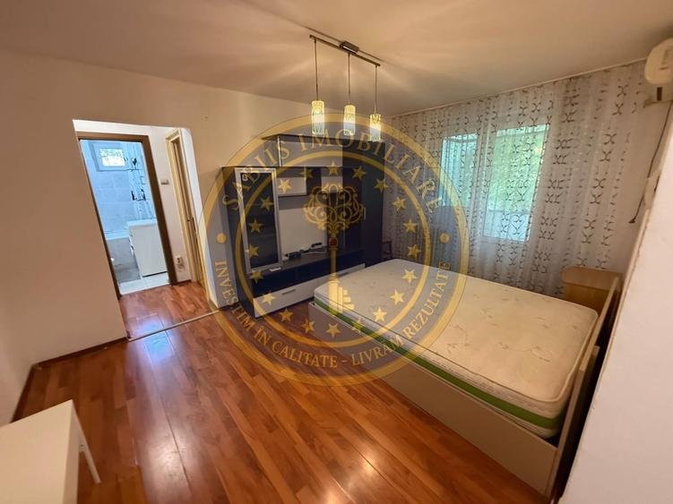 Apartament cu 3 camere semidecomandat în Timișoara