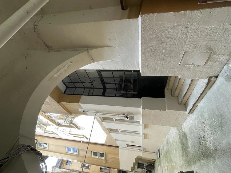 Apartament cu 5 camere decomandat în Victoriei