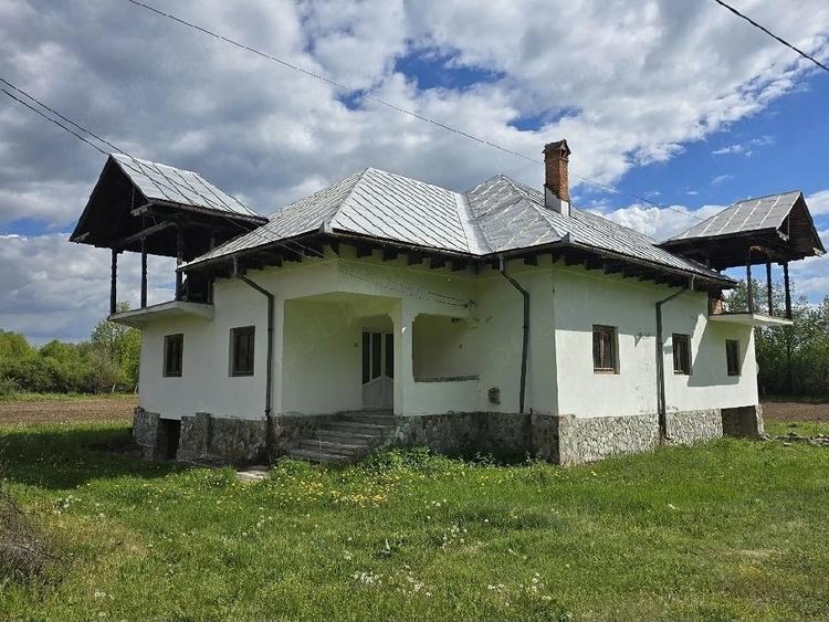 Casă cu Teren 20000 Mp în Pociovaliștea