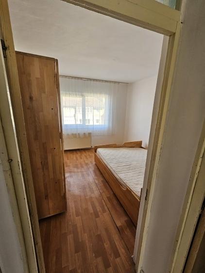 Apartament cu 3 camere decomandat, mobilat în Central