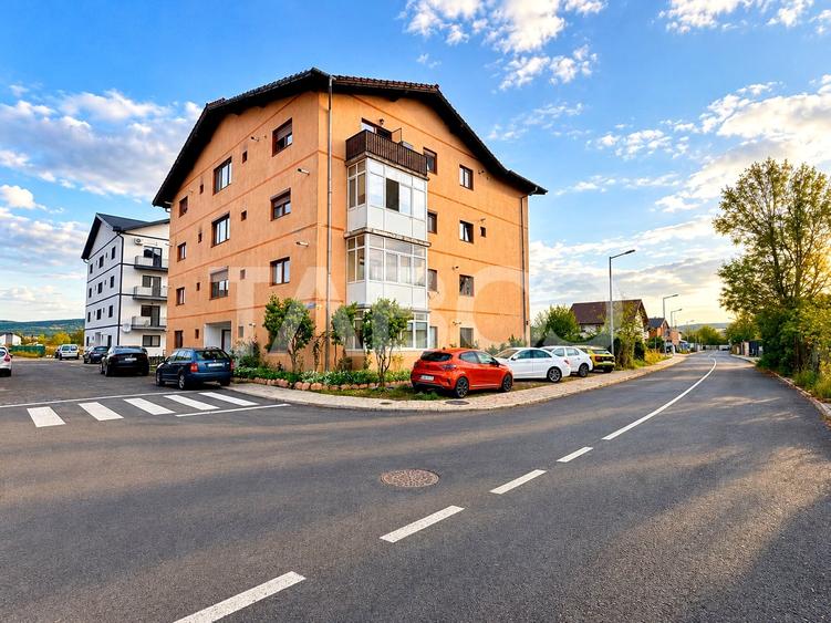 Apartament cu 2 camere semidecomandat, mobilat în Șelimbăr