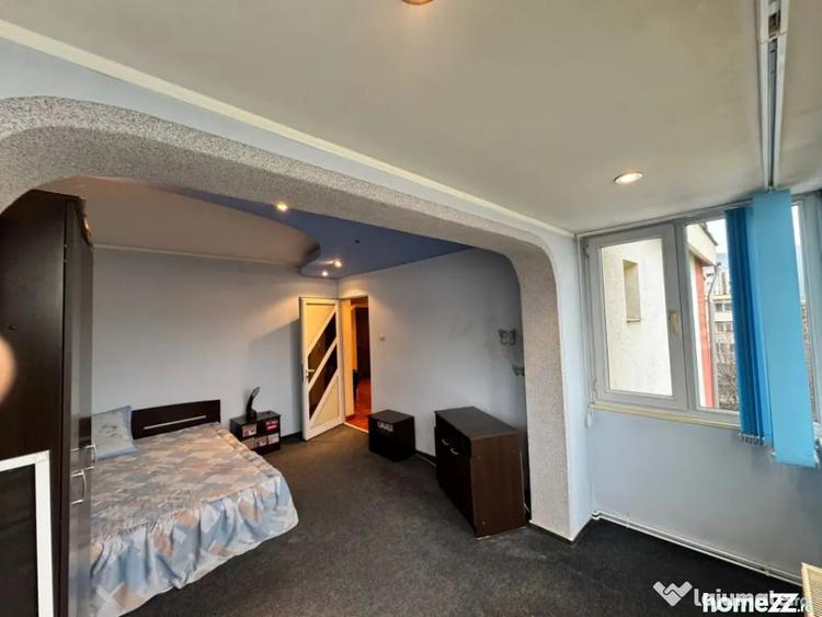 Apartament cu 4 camere decomandat, mobilat în Central