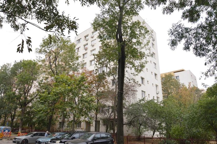 Apartament cu 3 camere decomandat în Theodor Pallady