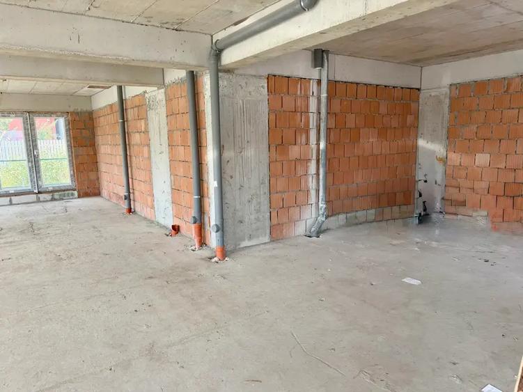 Spațiu comercial, de 103.69999694824 mp, în Tunari