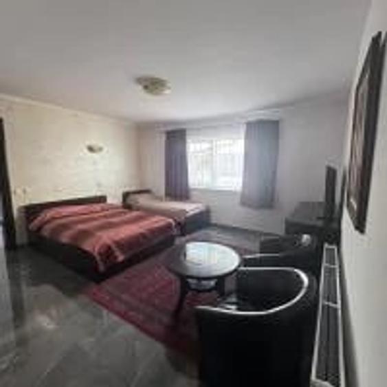Spațiu comercial, de 1,000 mp, în Central