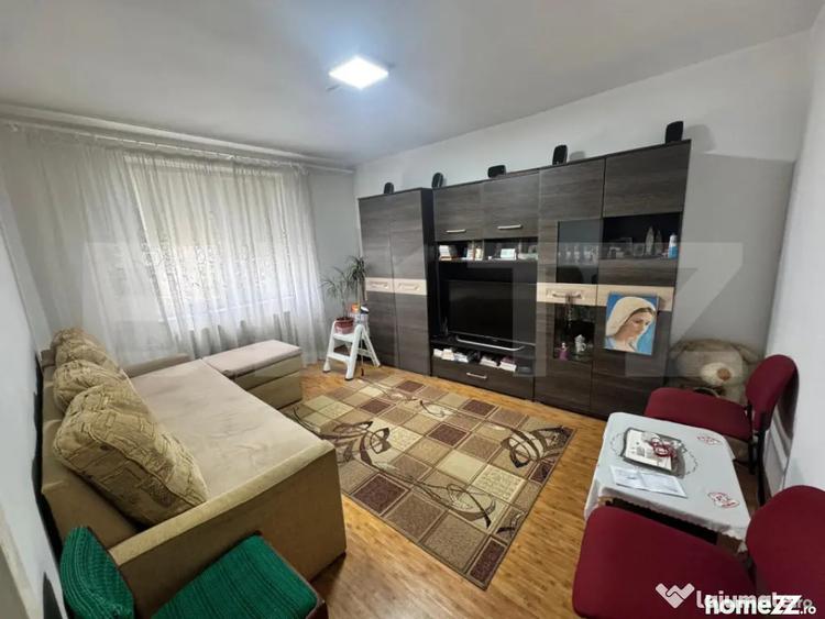 Apartament cu 3 camere decomandat în Central