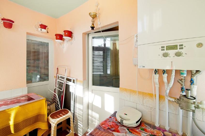 Apartament cu 2 camere decomandat, mobilat în