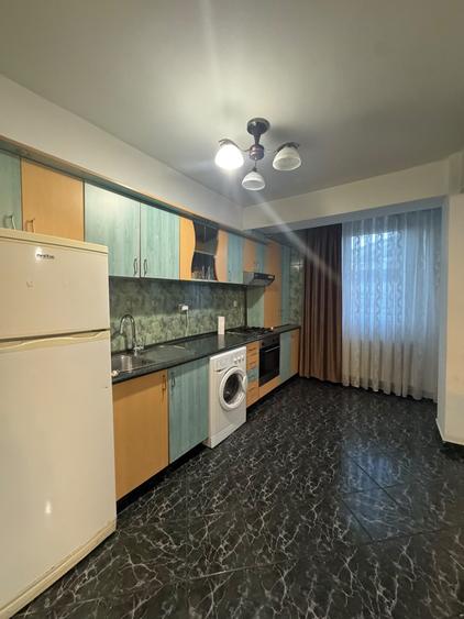 Apartament cu 3 camere semidecomandat în Central