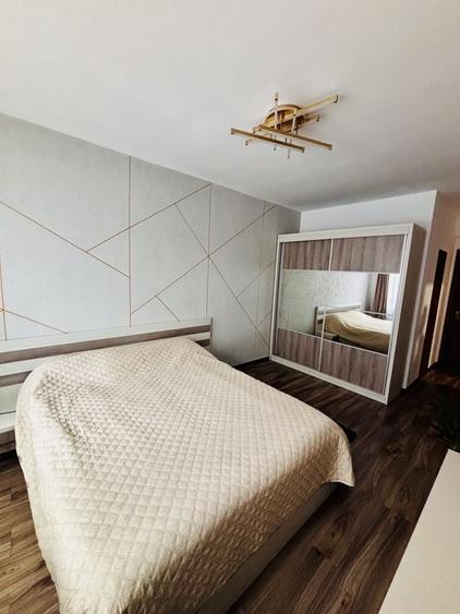 Apartament cu 4 camere decomandat în Tractorul