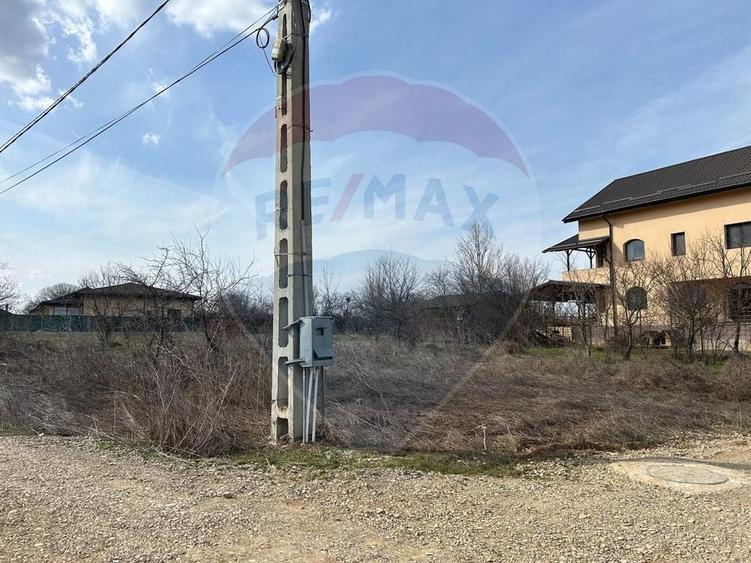 Teren Construcții intravilan de 700 mp, în Izvorani