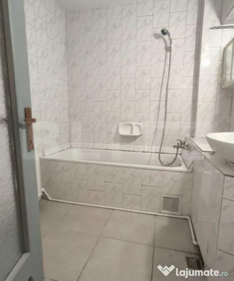 Apartament cu 4 camere decomandat în Burdujeni