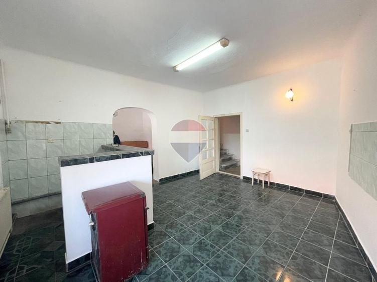 Casă individuală cu 3 camere cu Teren 140 Mp în Central