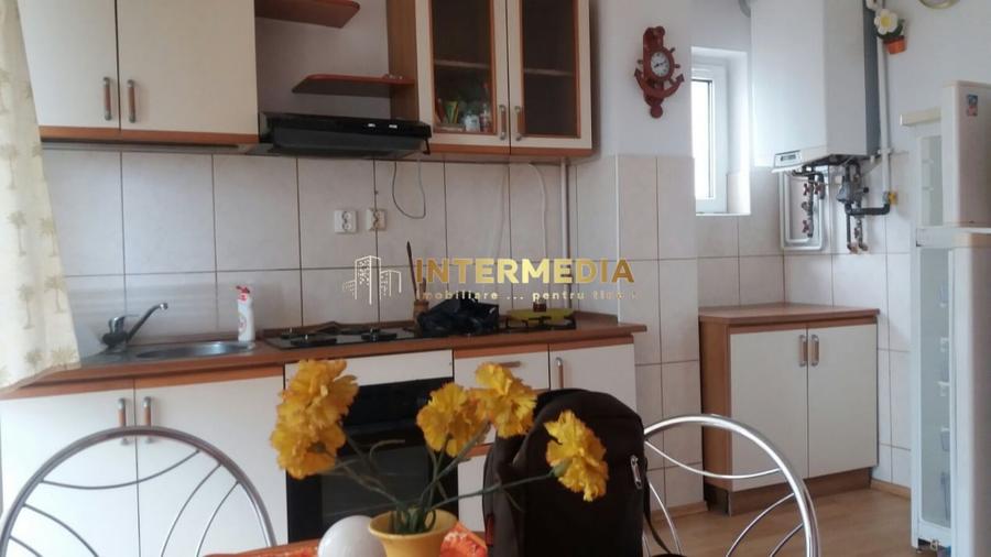 Apartament cu 4 camere decomandat, mobilat în Cetate