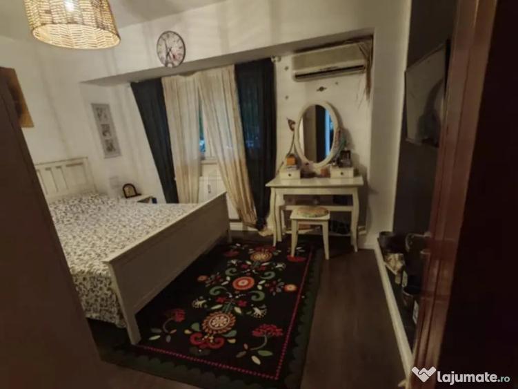 Apartament cu 3 camere decomandat în Aviației