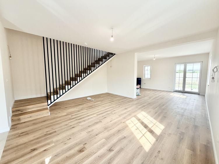 Duplex cu 4 camere cu Teren 300 Mp în Moșnița Nouă