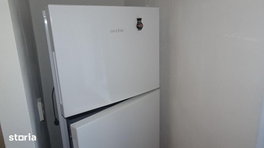 Inchiriez apartament 2 camere decomandat in Deva, I. Maniu, etaj 2, - 4